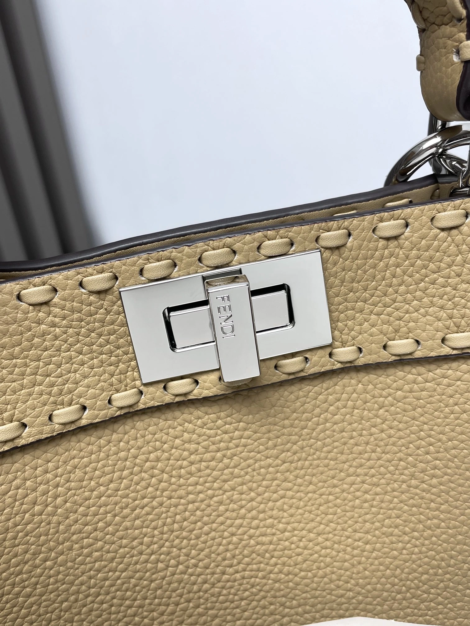 Casual Fendi Peekaboo Bags 69838