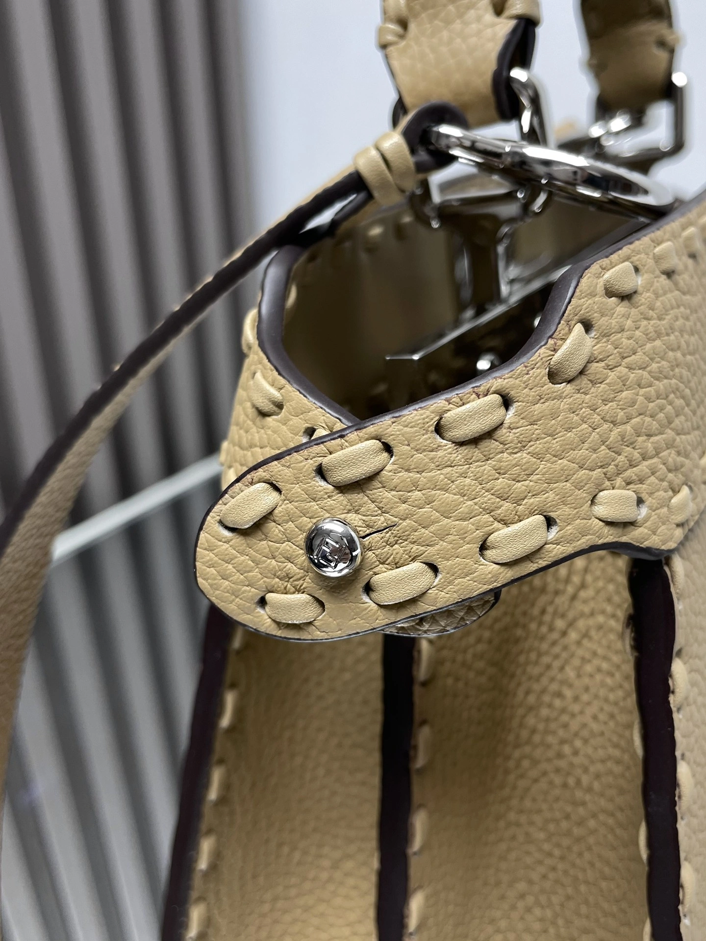 Casual Fendi Peekaboo Bags 69838