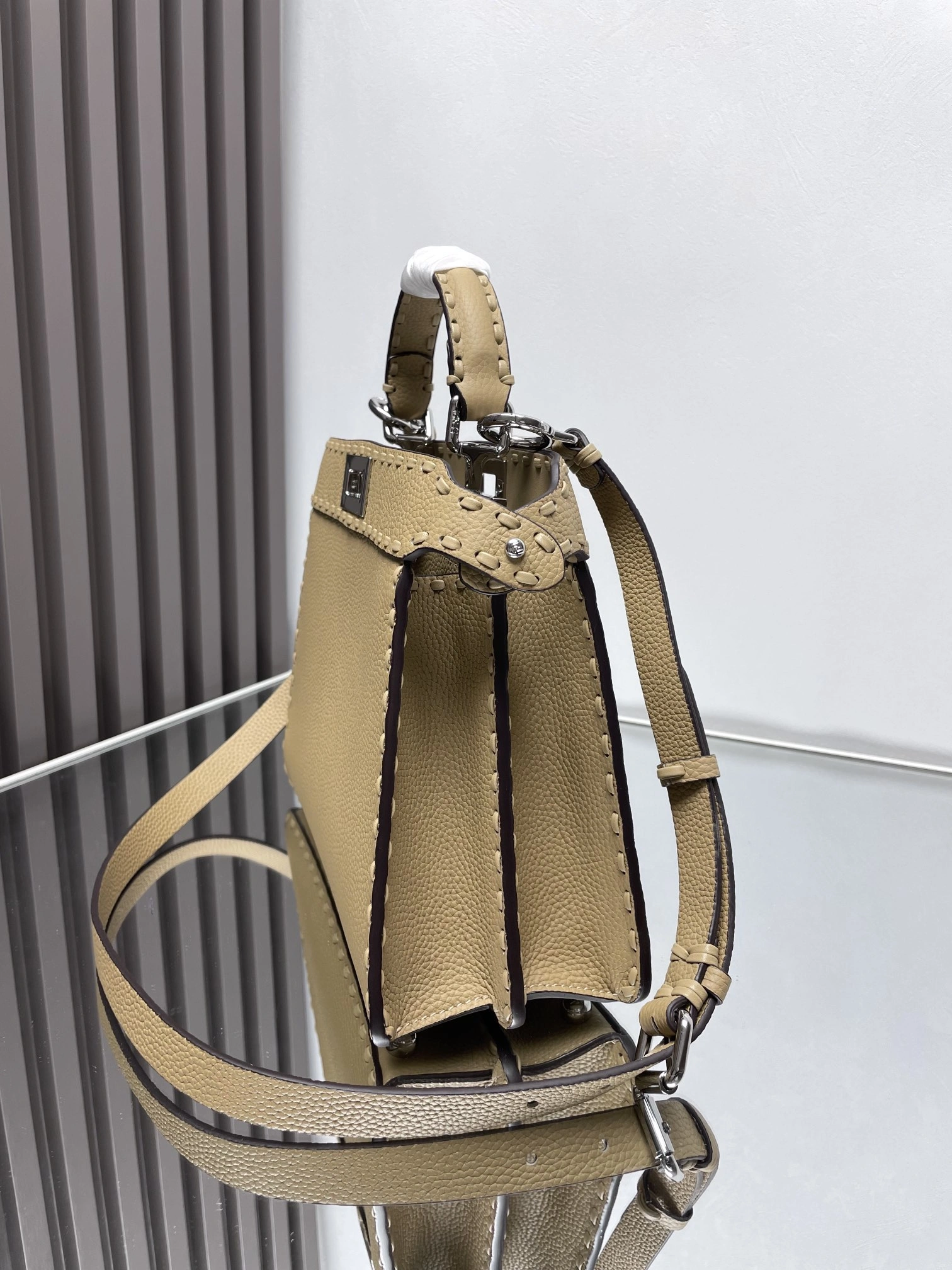 Casual Fendi Peekaboo Bags 69838