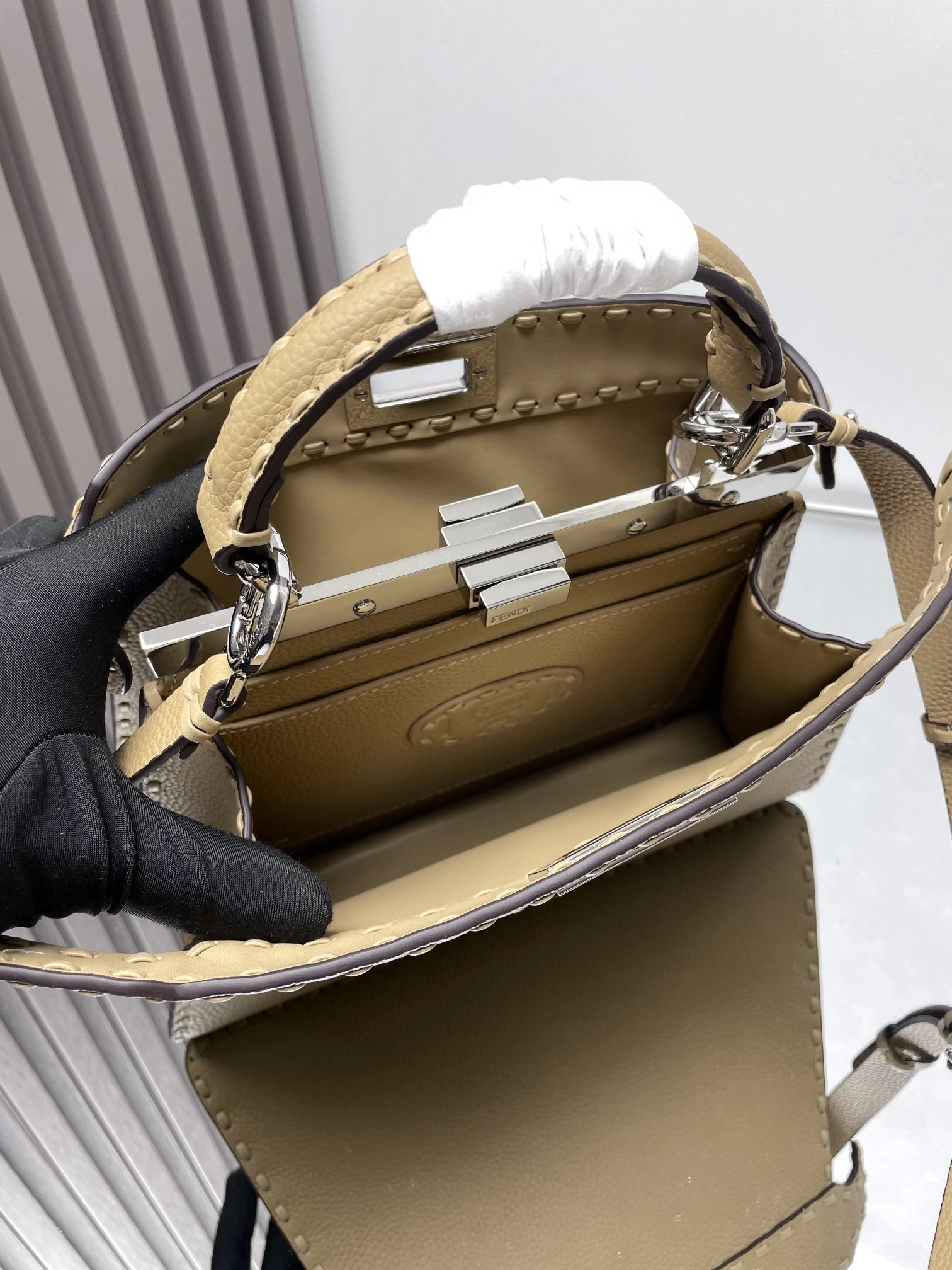 Casual Fendi Peekaboo Bags 69838
