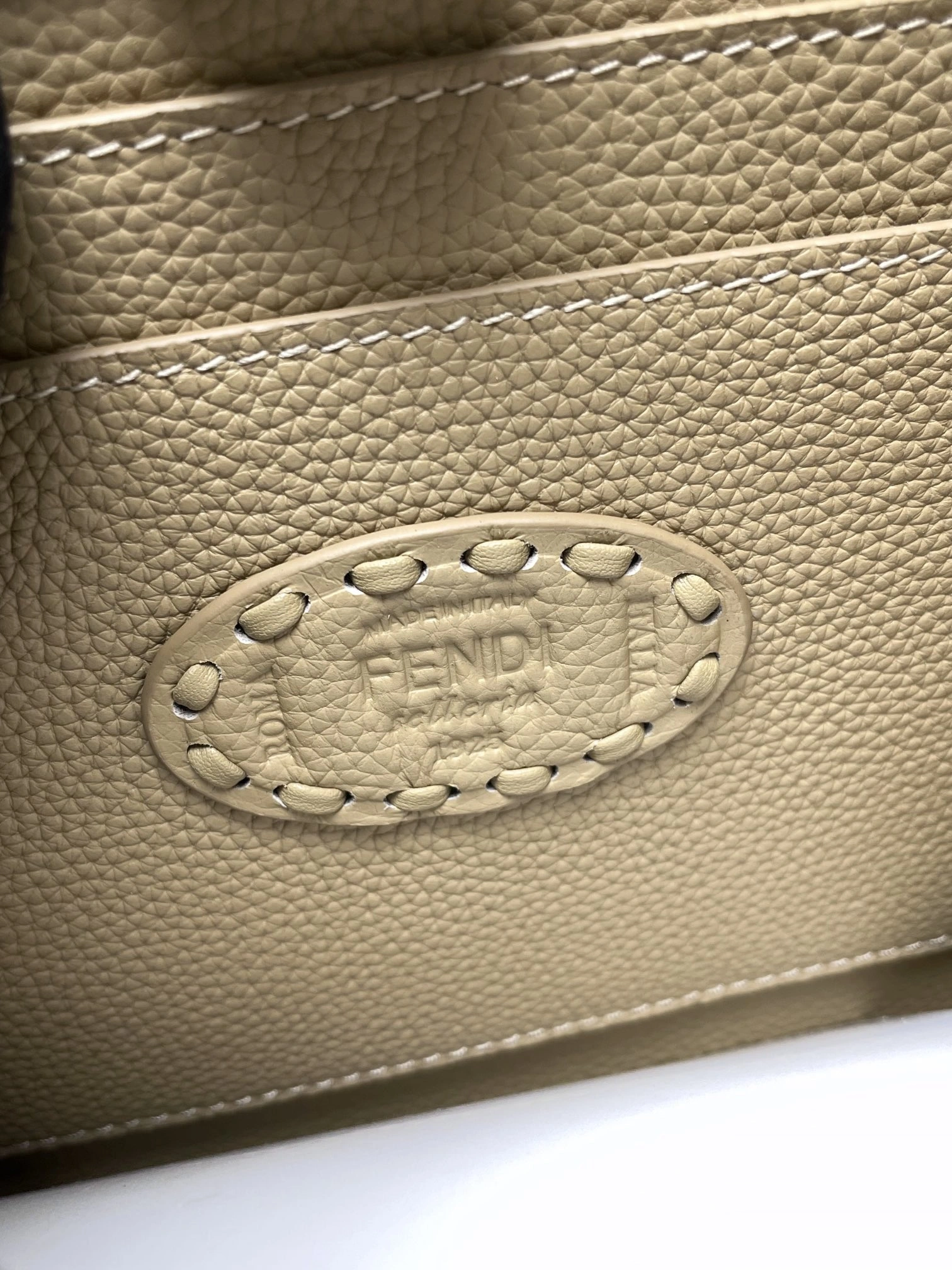 Casual Fendi Peekaboo Bags 69838
