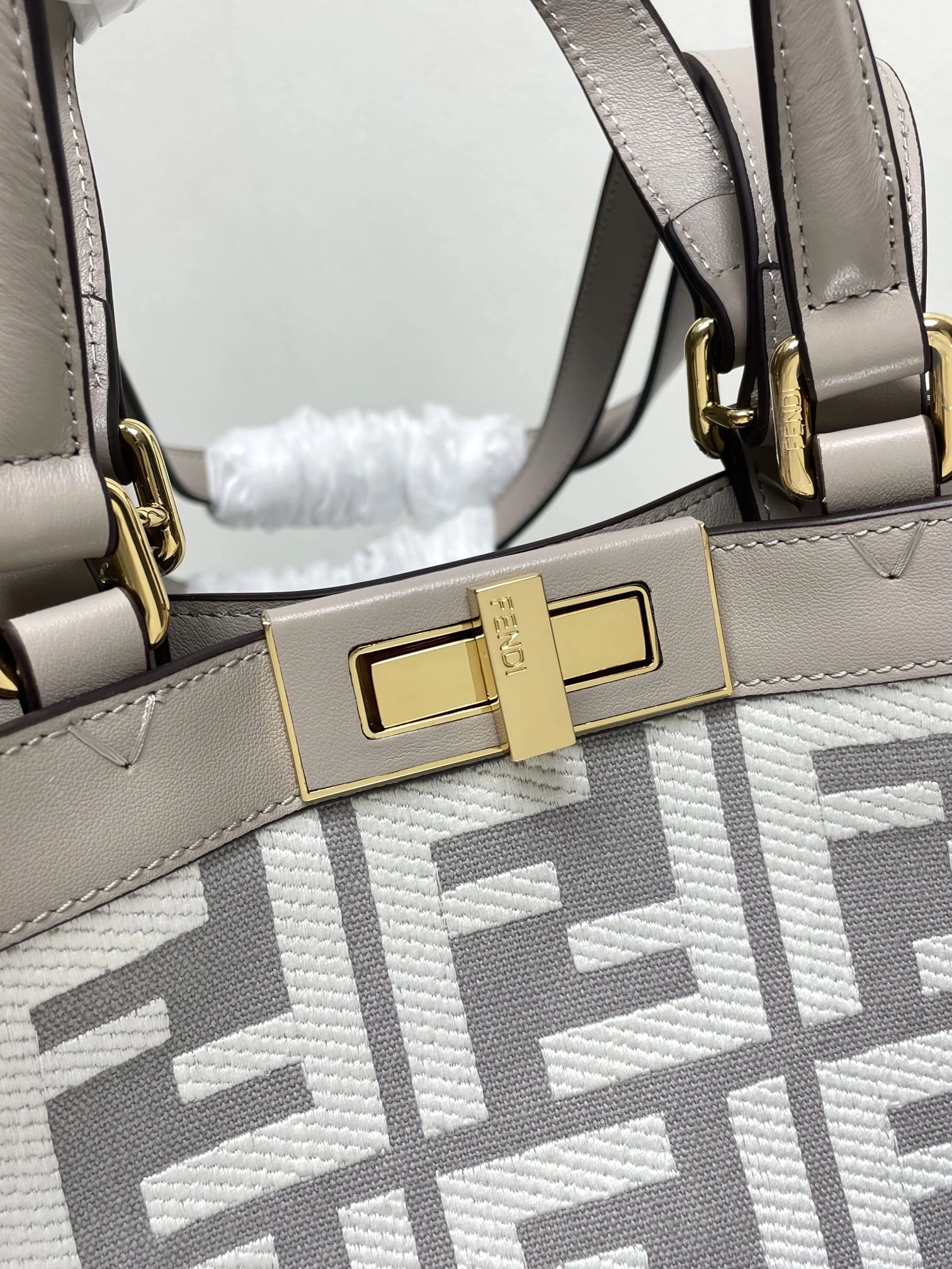 Flexible Fendi Peekaboo Bags 69835