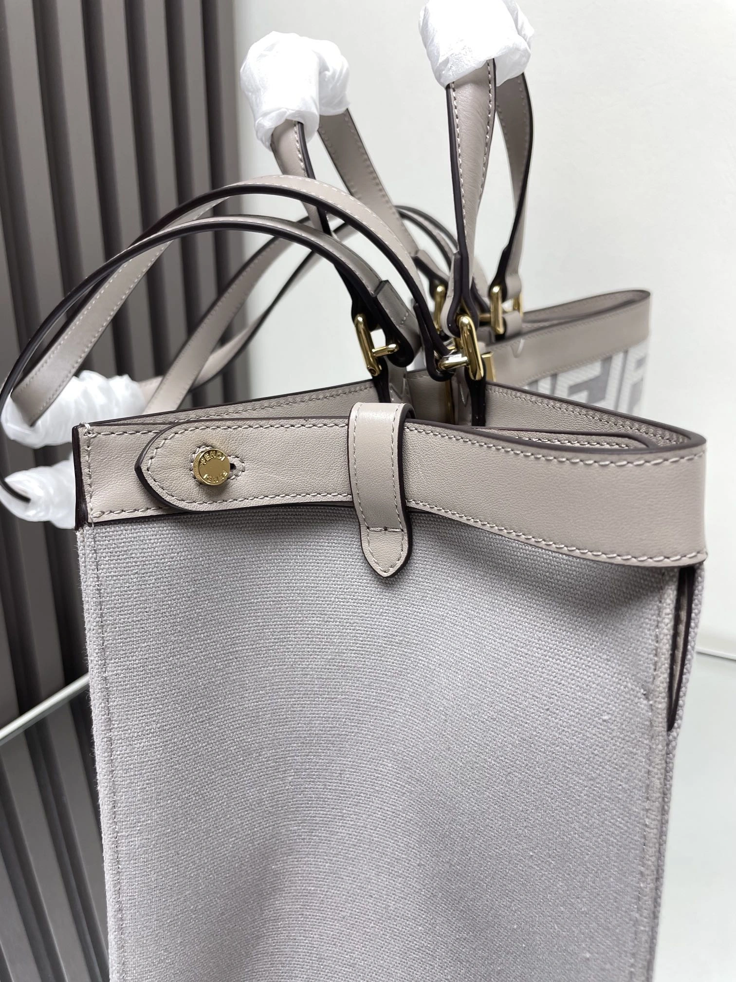 Flexible Fendi Peekaboo Bags 69835