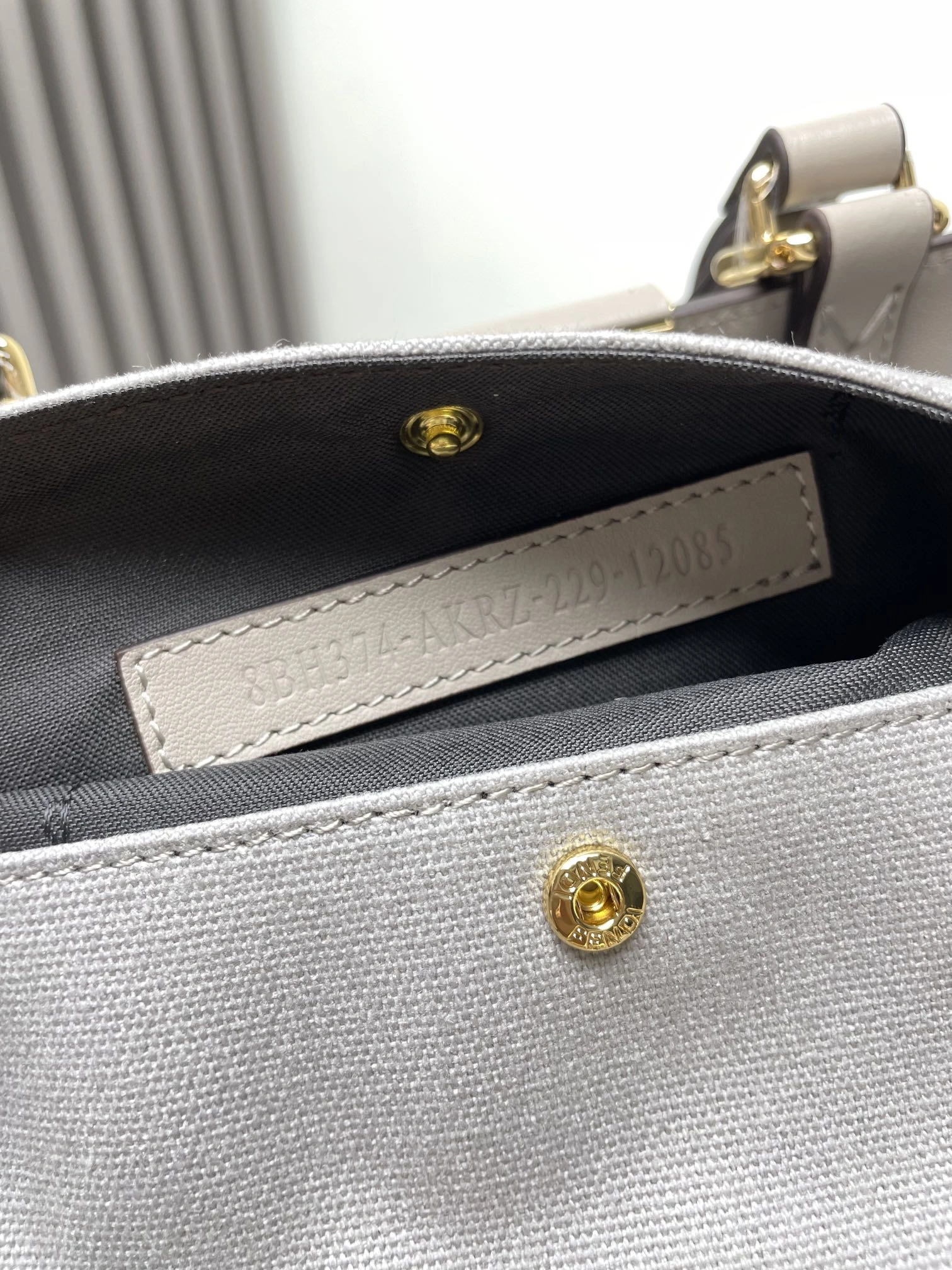 Flexible Fendi Peekaboo Bags 69835