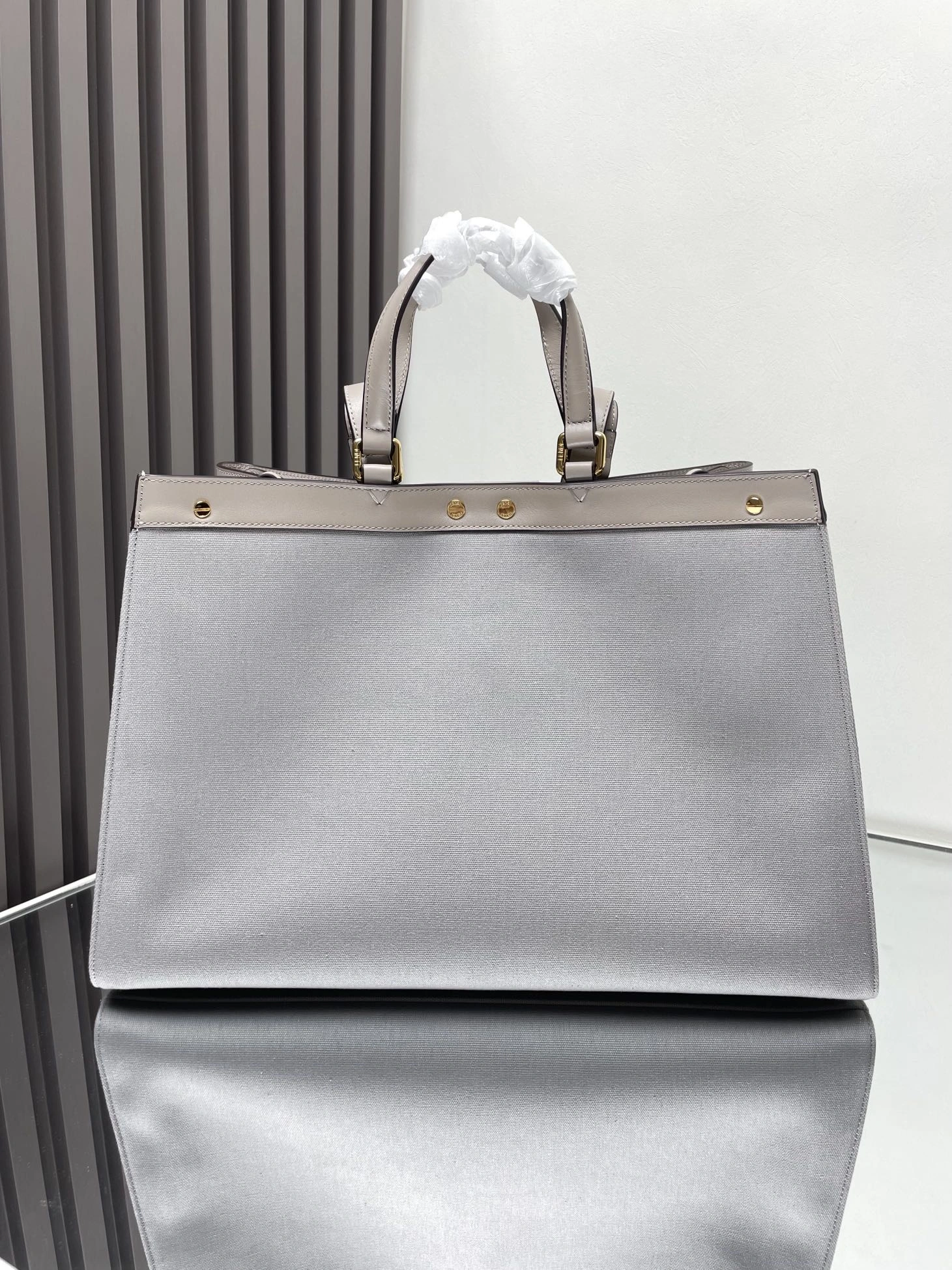 Flexible Fendi Peekaboo Bags 69835