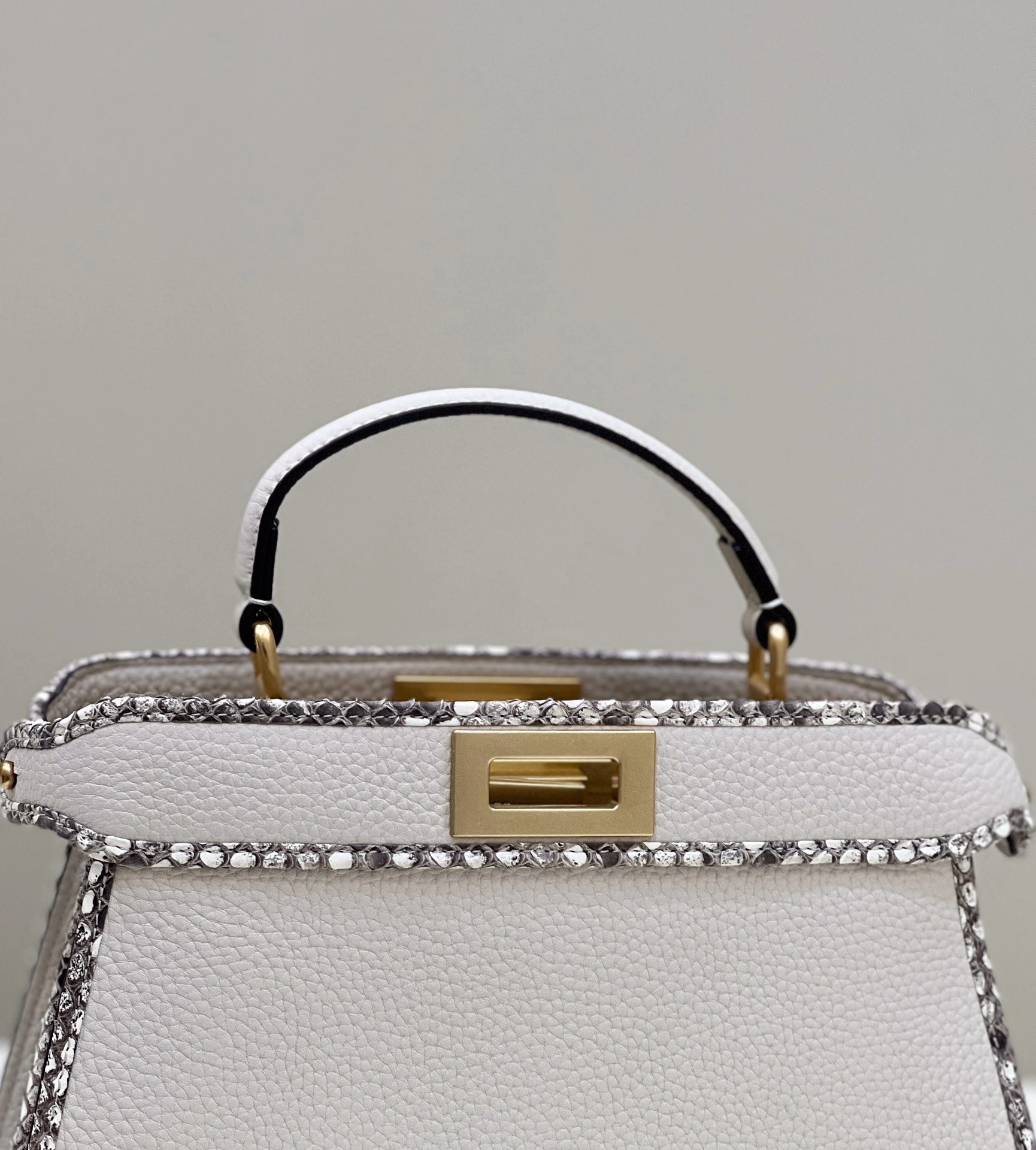 Fendi Peekaboo Bags TimelessDesign 69834