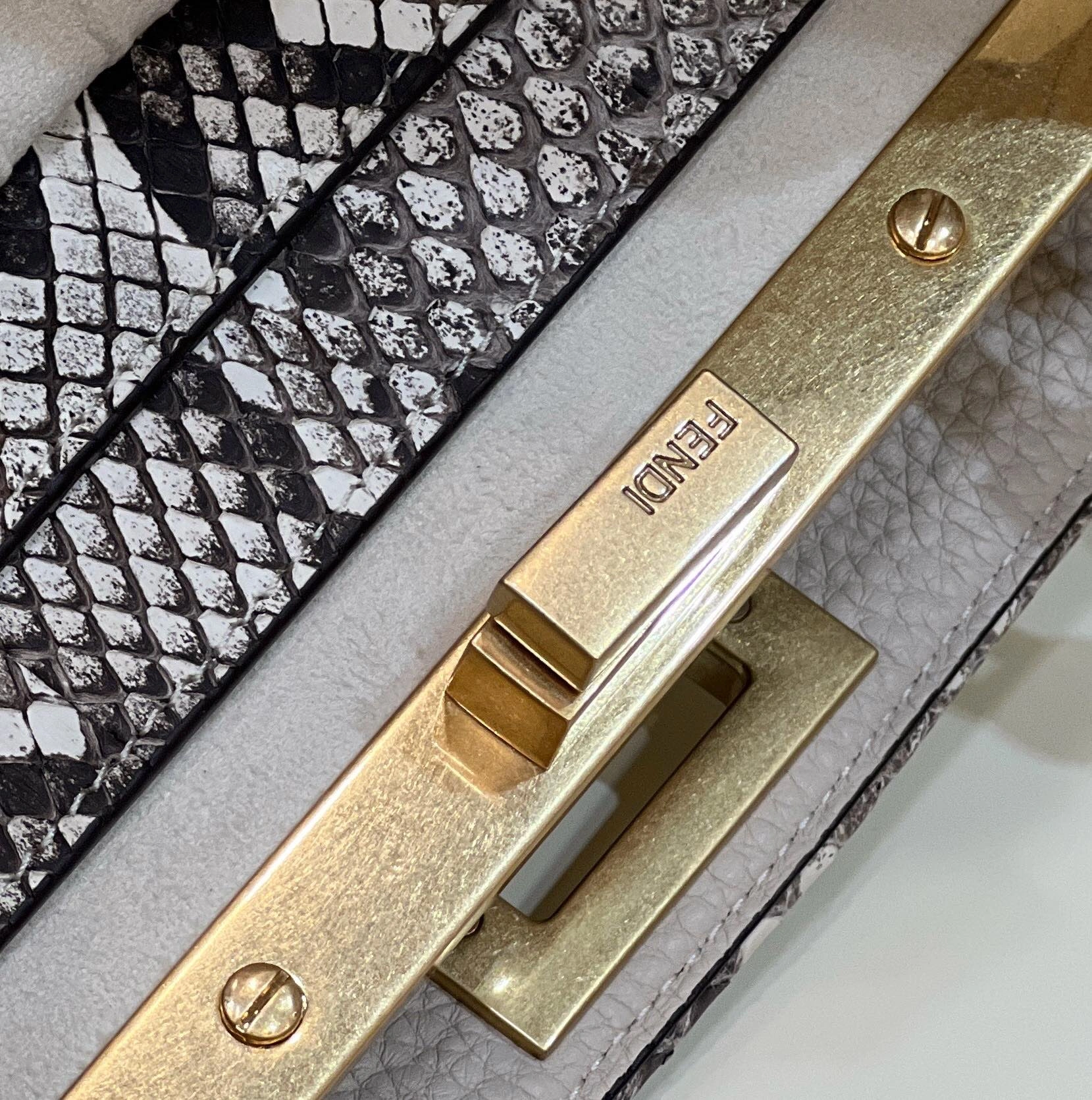 Fendi Peekaboo Bags TimelessDesign 69834
