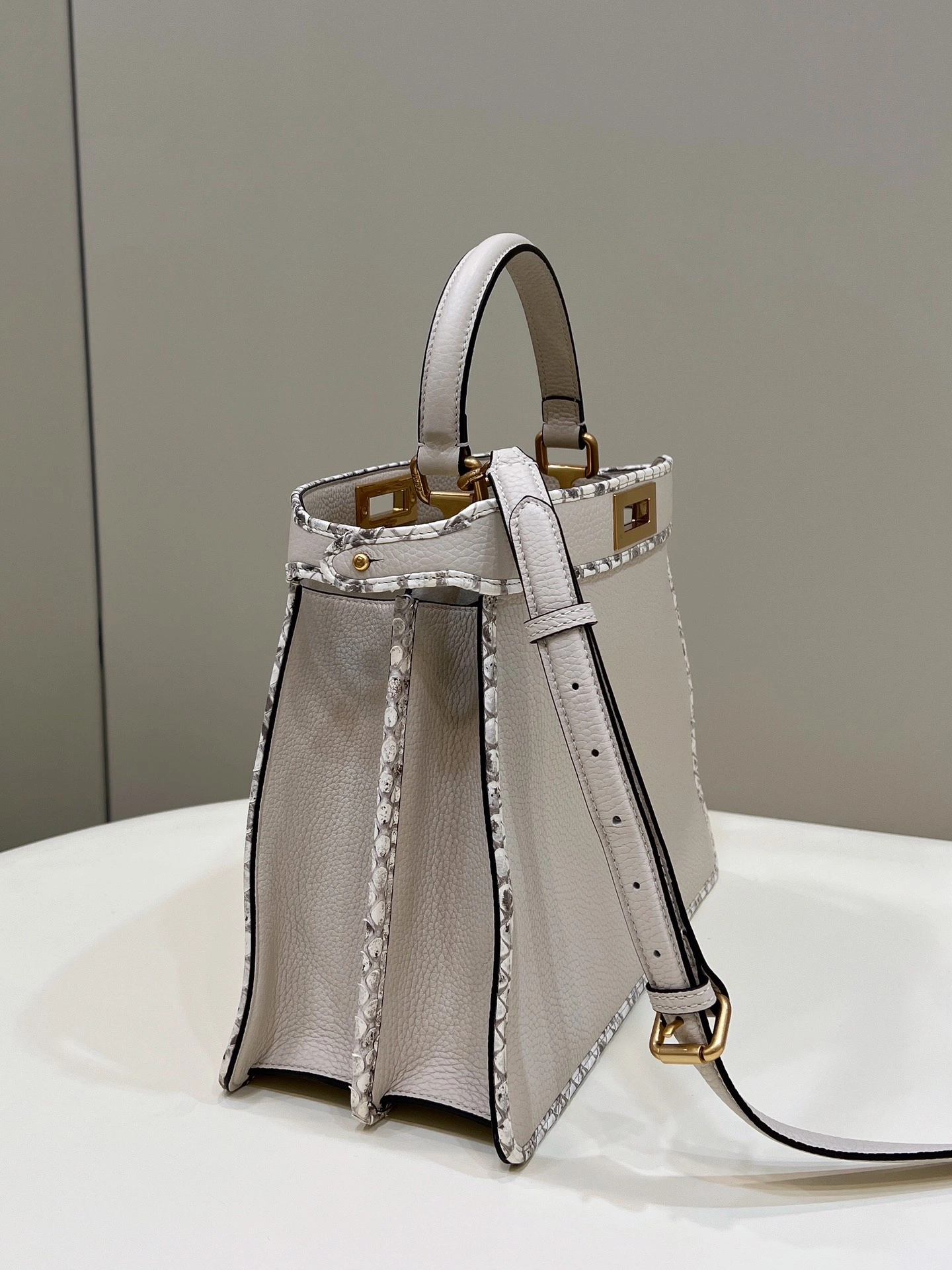 SmoothTexture Fendi Peekaboo Bags 69820