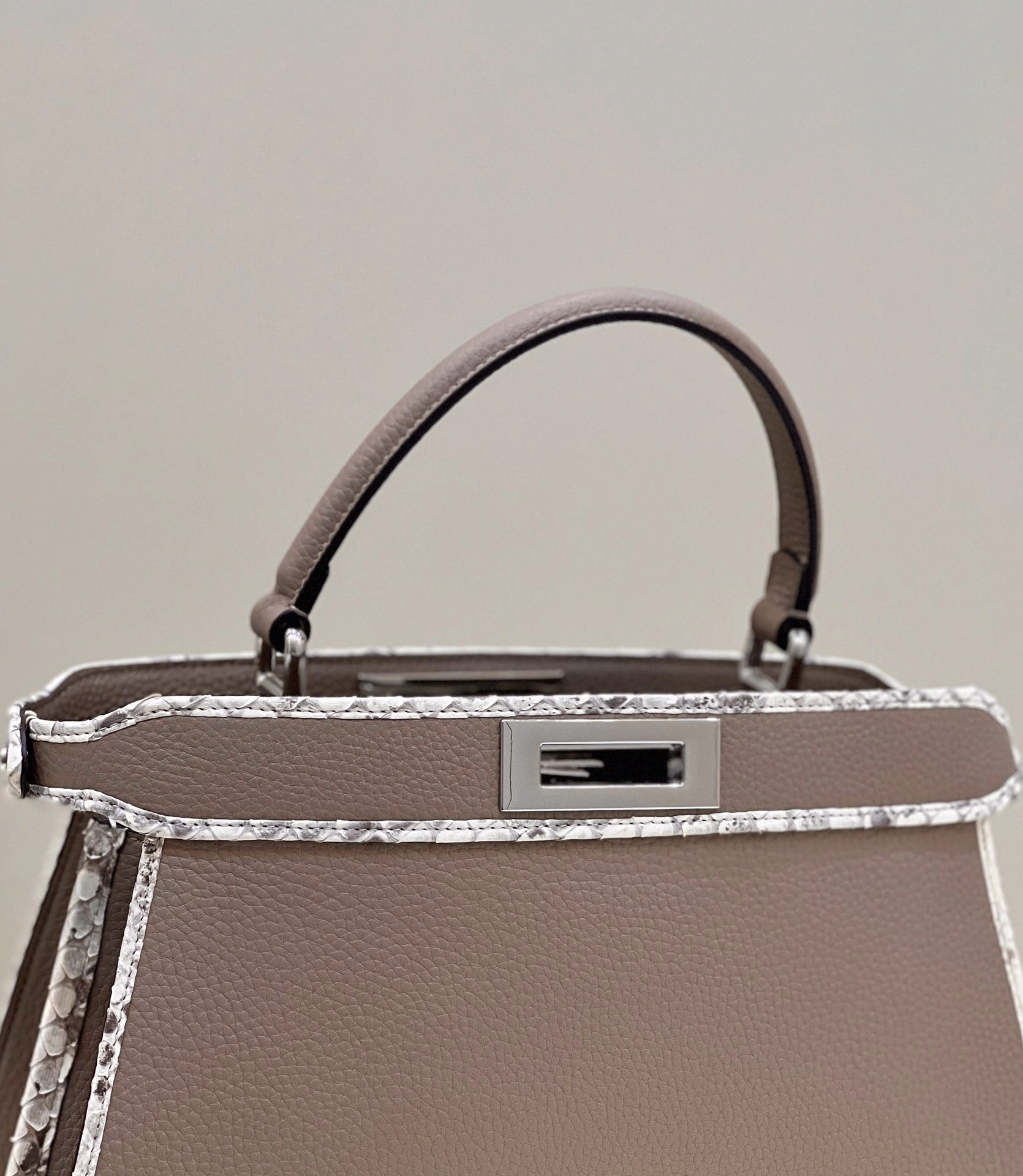 Fendi Peekaboo Bags Stylish 69817