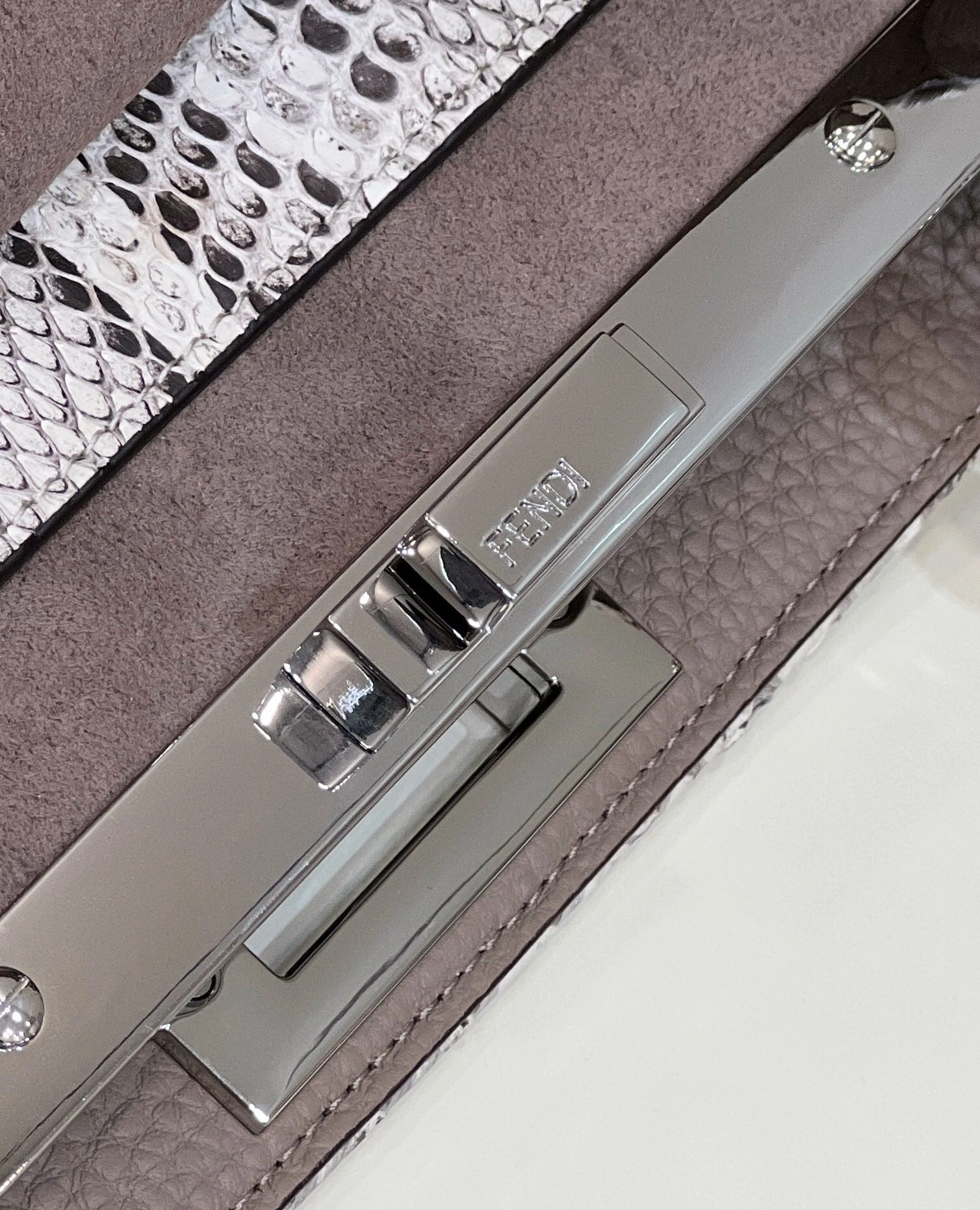 Fendi Peekaboo Bags Stylish 69817