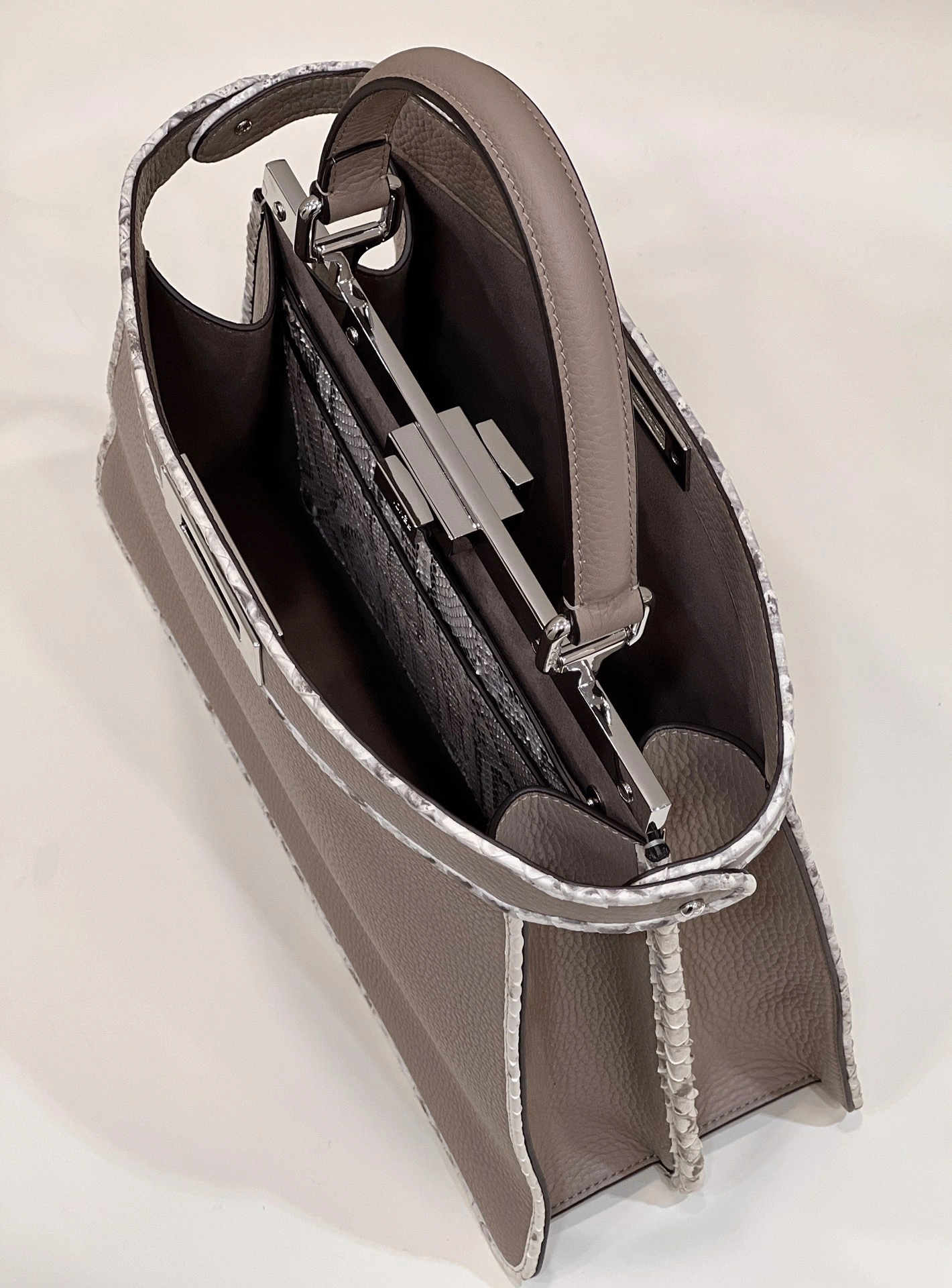 Fendi Peekaboo Bags Stylish 69817