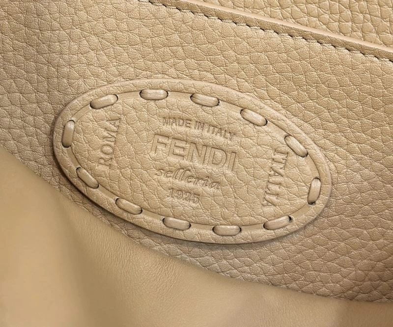 Flexible Fendi Peekaboo Bags 57823