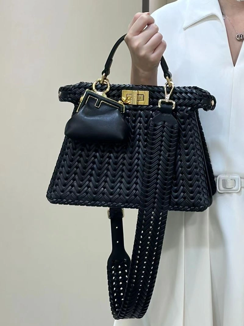 Supportive Fendi Peekaboo Bags 57748