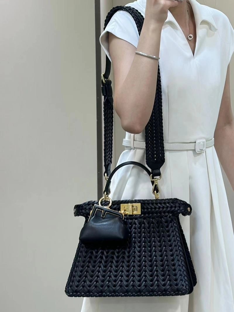Supportive Fendi Peekaboo Bags 57748