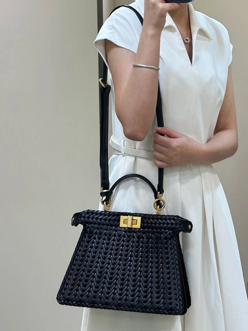 Supportive Fendi Peekaboo Bags 57748