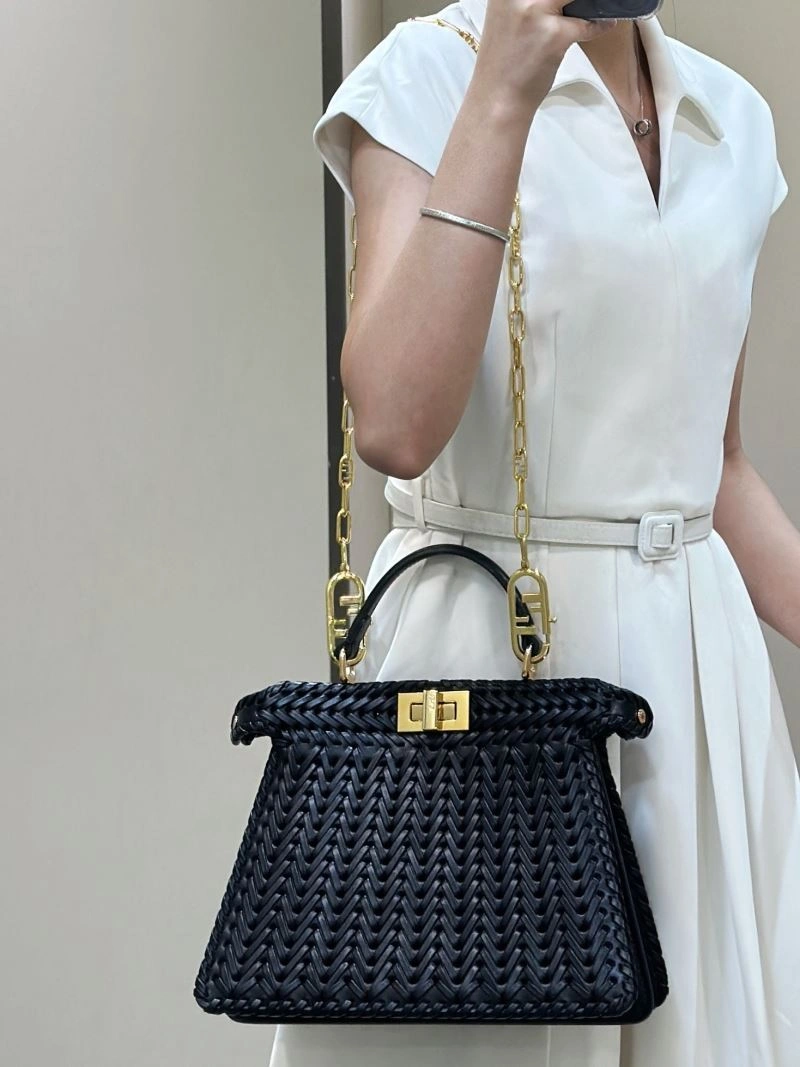 Supportive Fendi Peekaboo Bags 57748