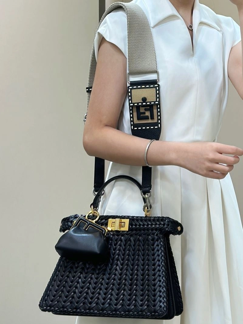 Supportive Fendi Peekaboo Bags 57748