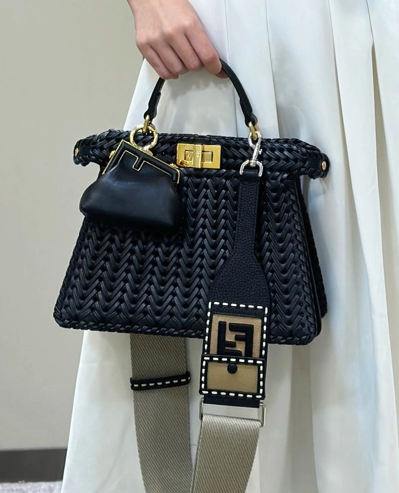 Supportive Fendi Peekaboo Bags 57748