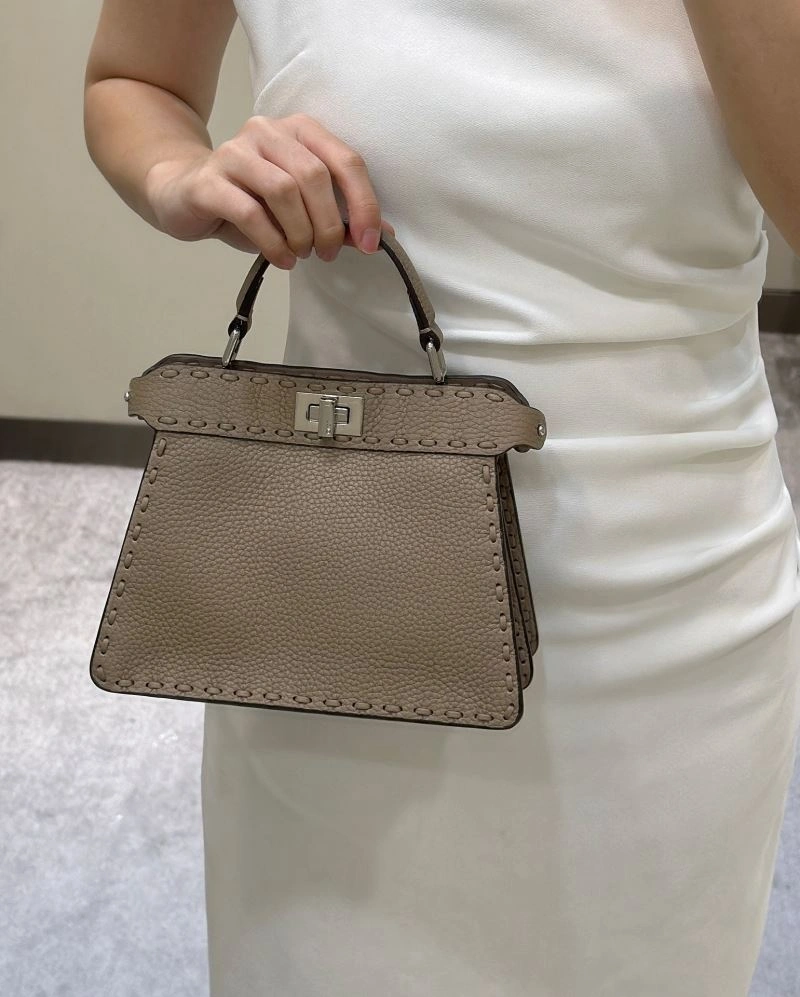 Snug Fendi Peekaboo Bags 57714