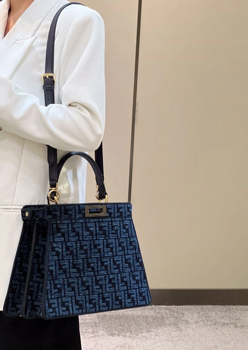 Fendi Peekaboo Bags Trendy 57680