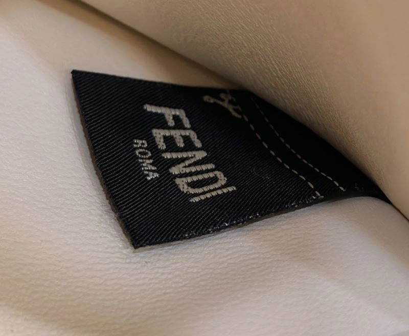 Supportive Fendi Peekaboo Bags 57713