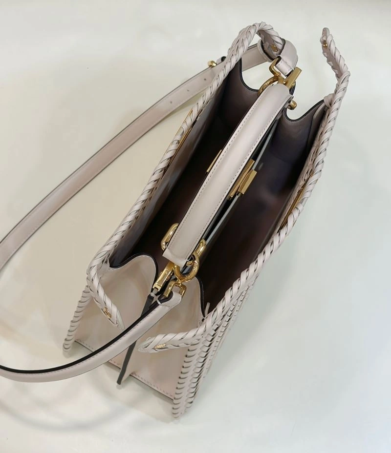 Supportive Fendi Peekaboo Bags 57713