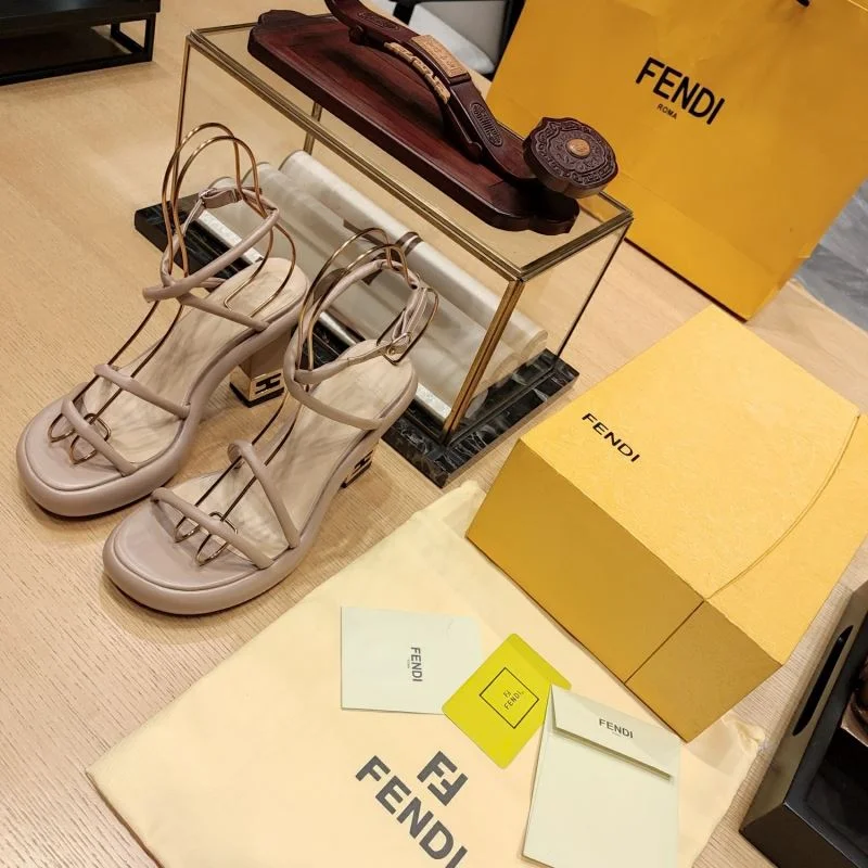 Fendi Sandals Elegant 23422