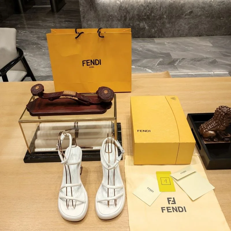 Fendi Sandals Vibrant 23398