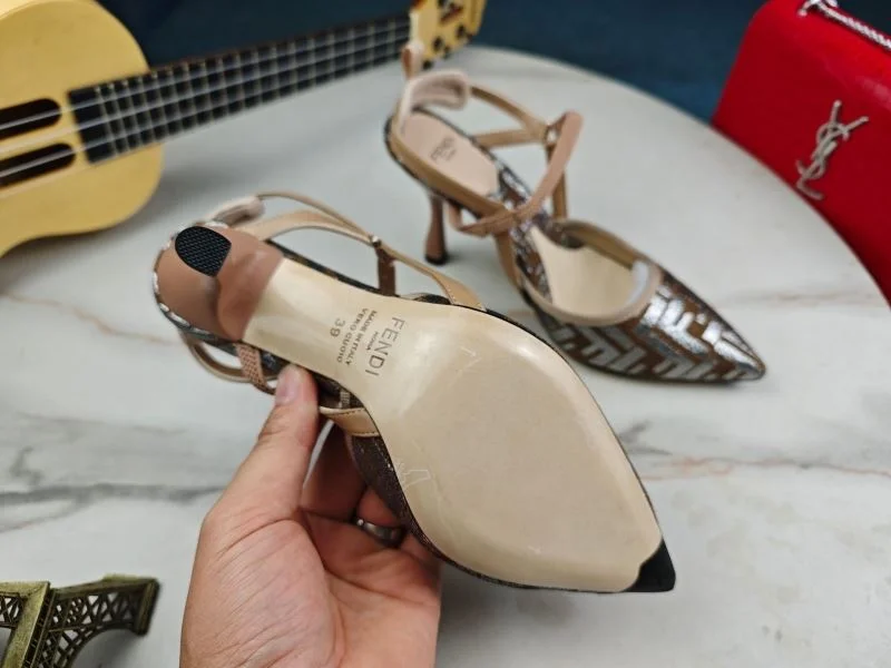 Elegant Fendi Sandals 23747