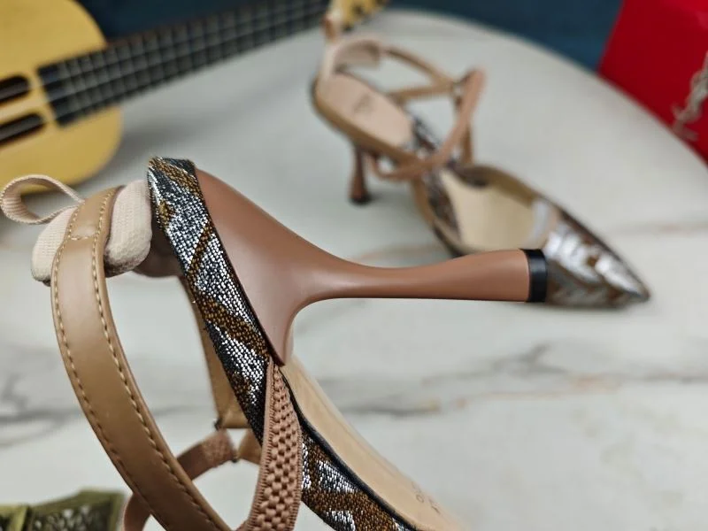 Elegant Fendi Sandals 23747