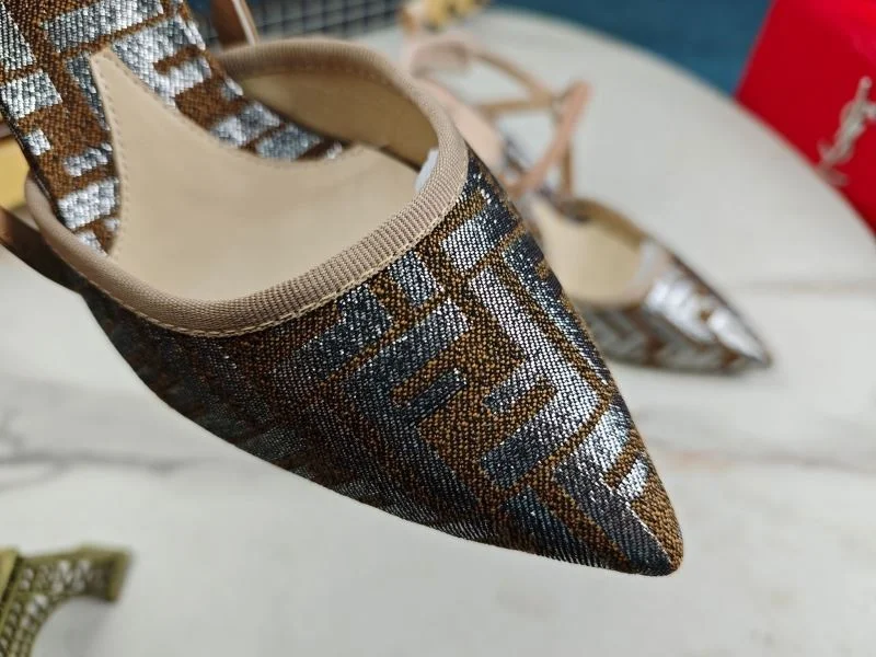 Elegant Fendi Sandals 23747