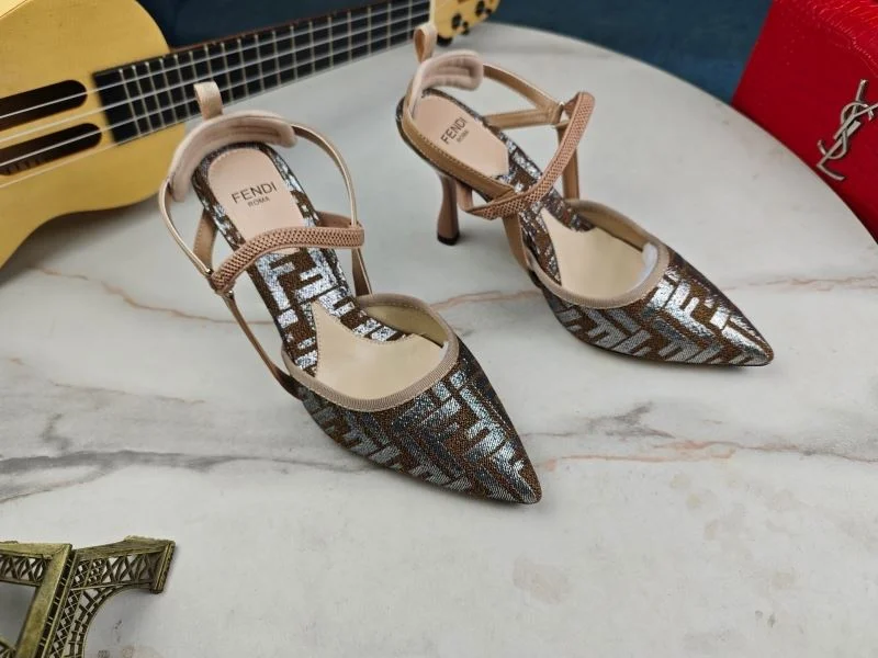 Elegant Fendi Sandals 23747