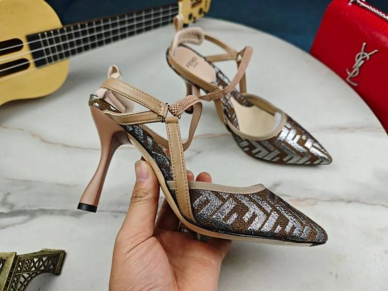 Elegant Fendi Sandals 23747