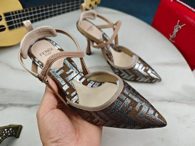 Elegant Fendi Sandals 23747