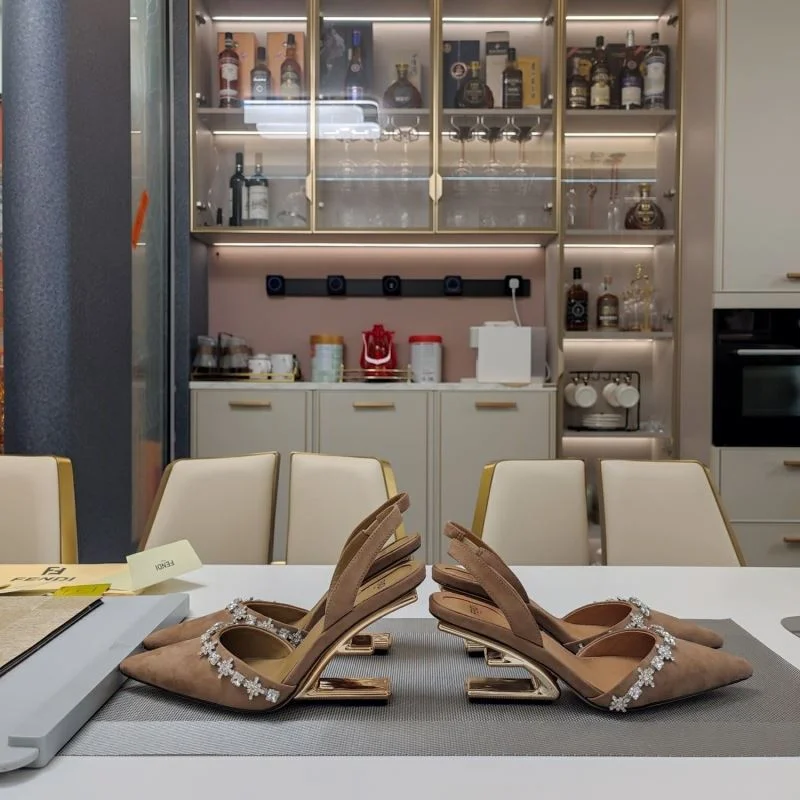 Trendy Fendi Sandals 23748