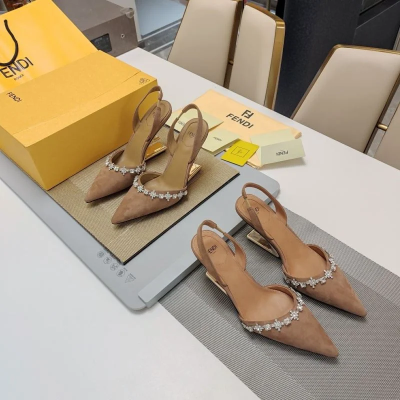 Trendy Fendi Sandals 23748