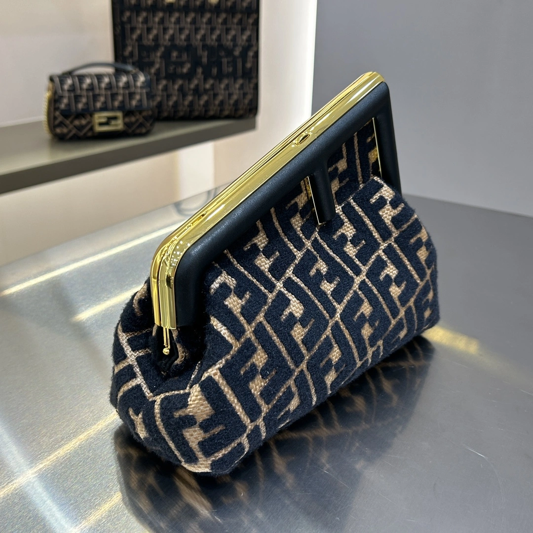 Sporty Fendi Satchel Bags 76805