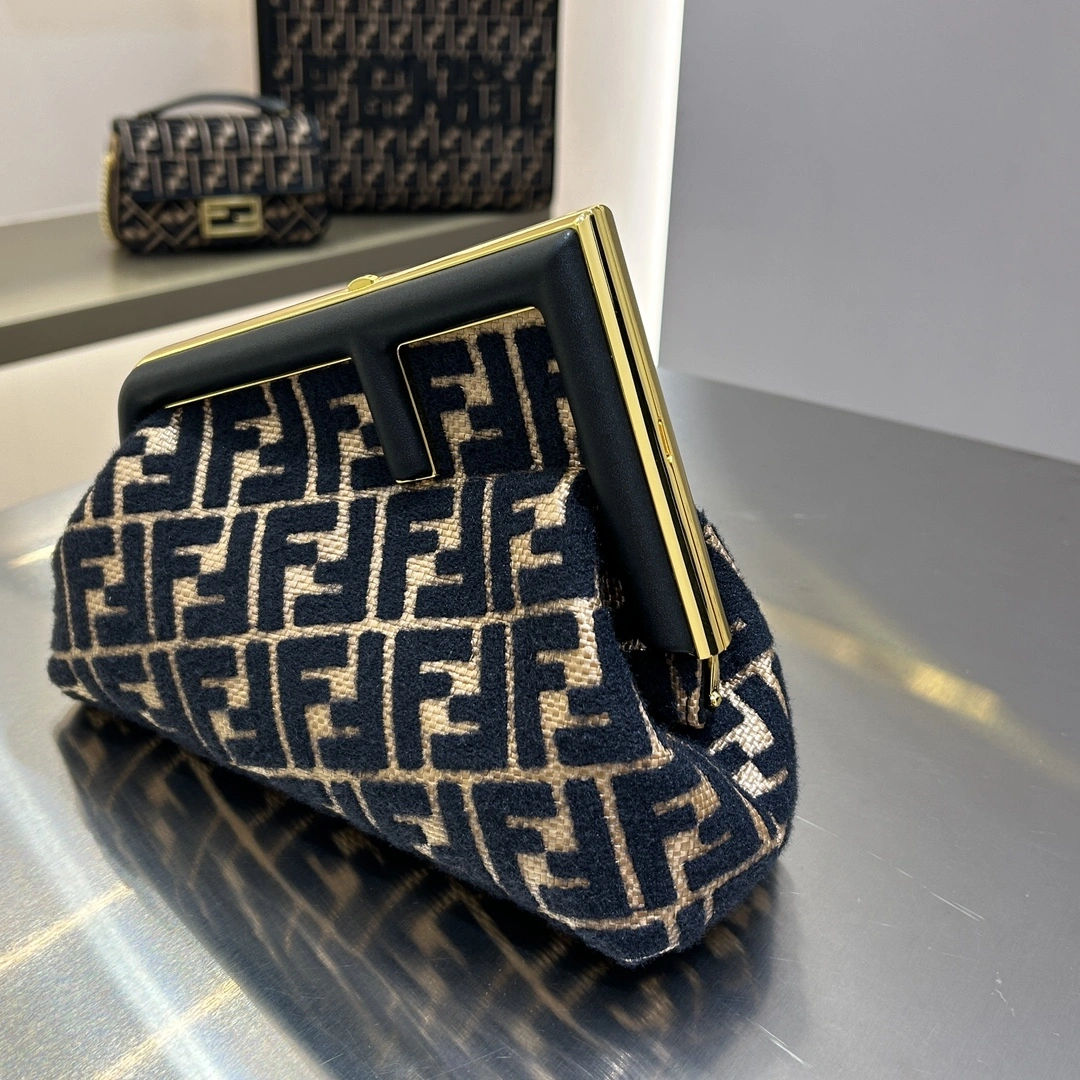 Sporty Fendi Satchel Bags 76805
