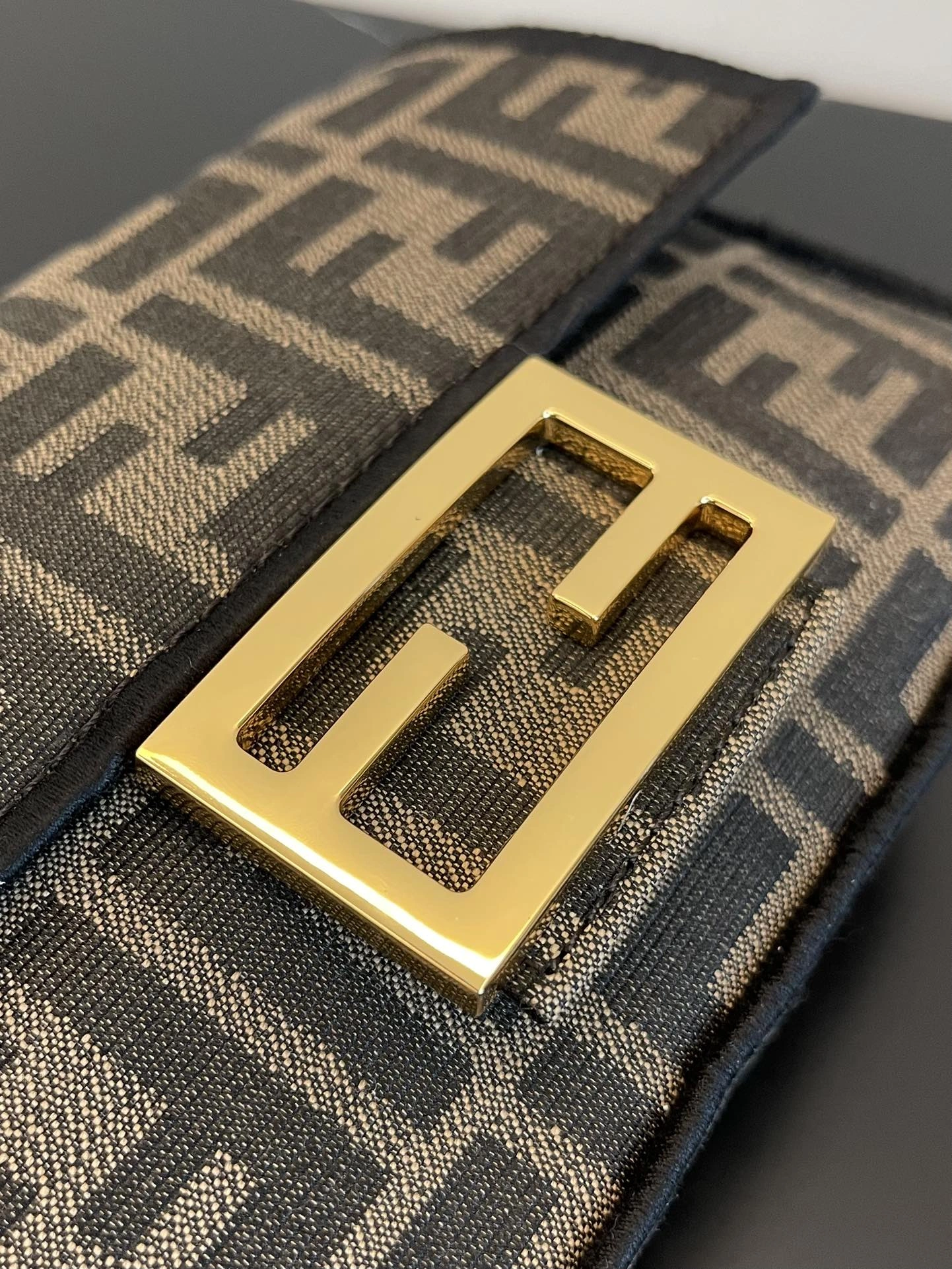 Fendi Satchel Bags Versatile 76783
