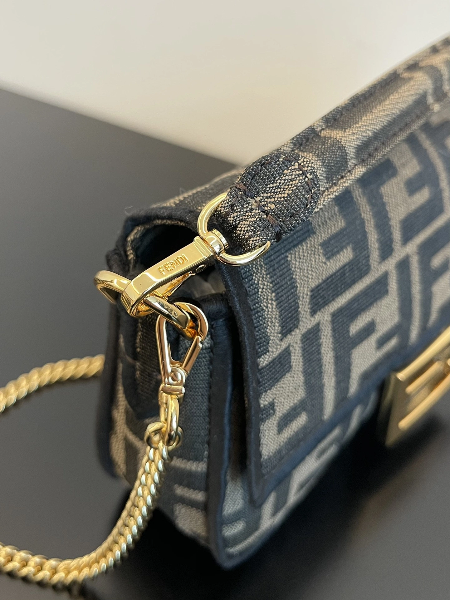 Fendi Satchel Bags Versatile 76783
