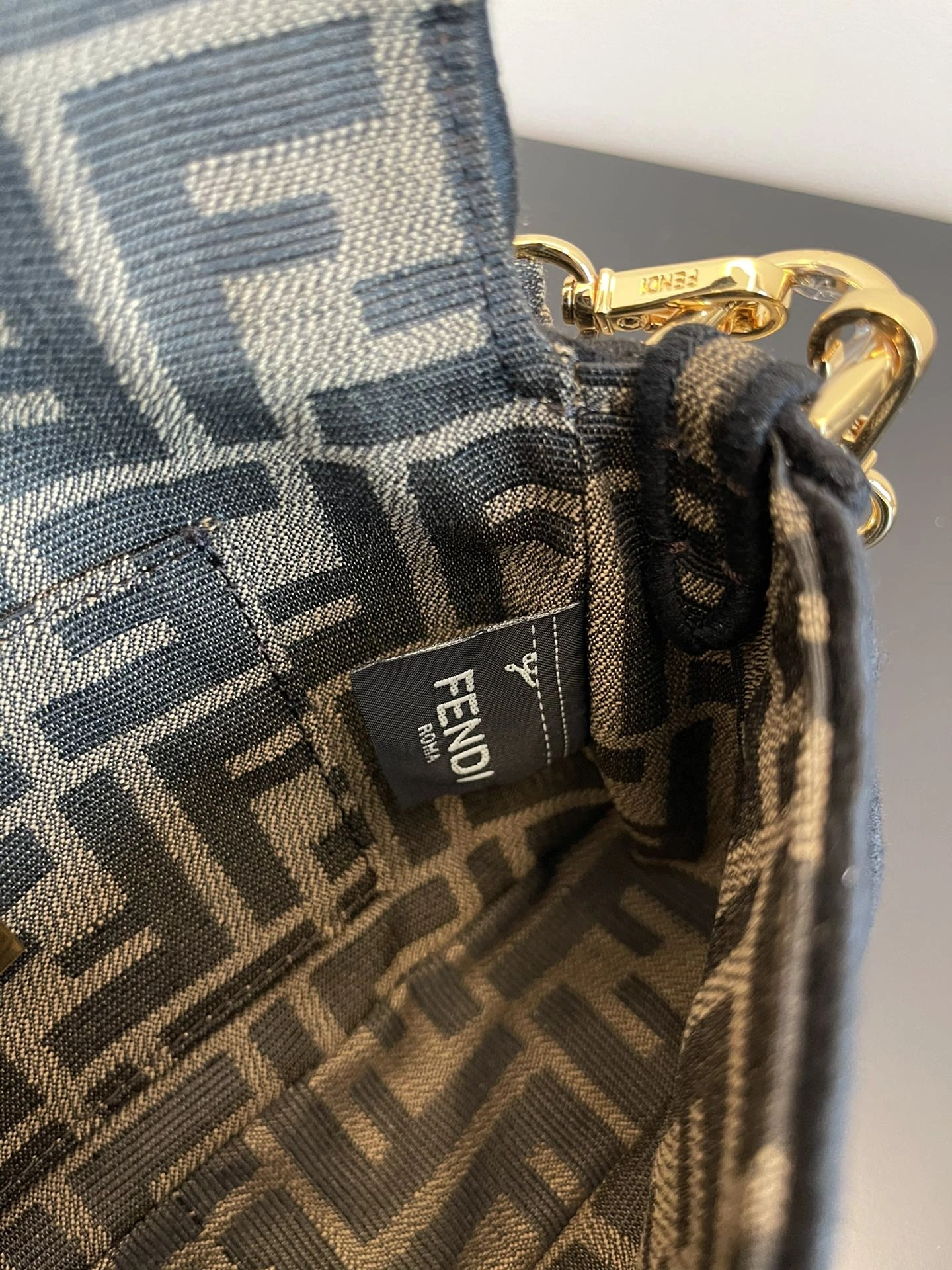 Fendi Satchel Bags Versatile 76783