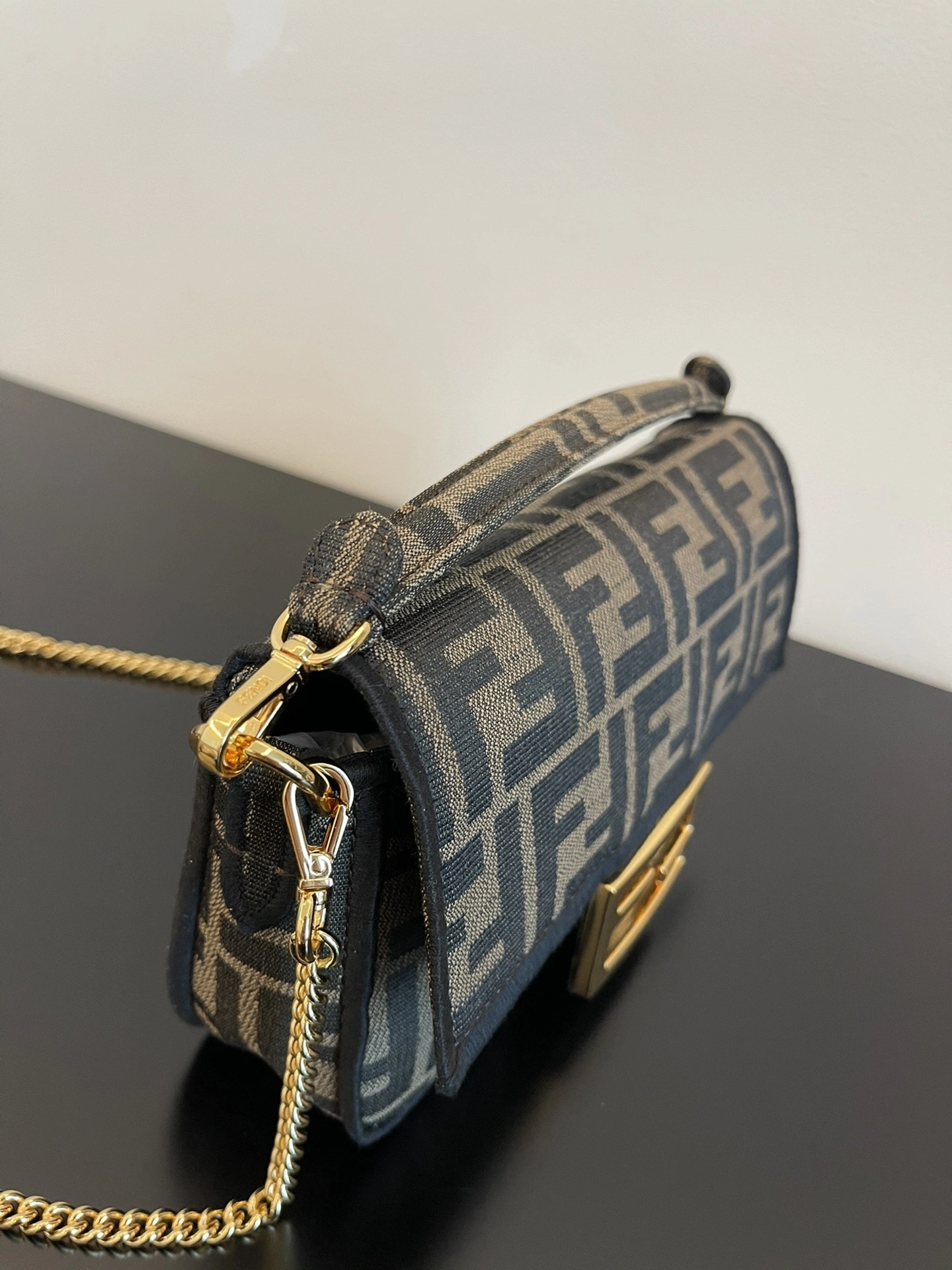 Fendi Satchel Bags Versatile 76783