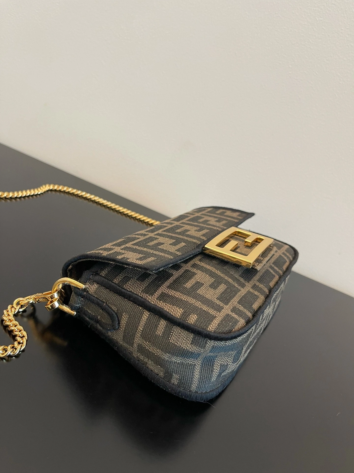 Fendi Satchel Bags Versatile 76783