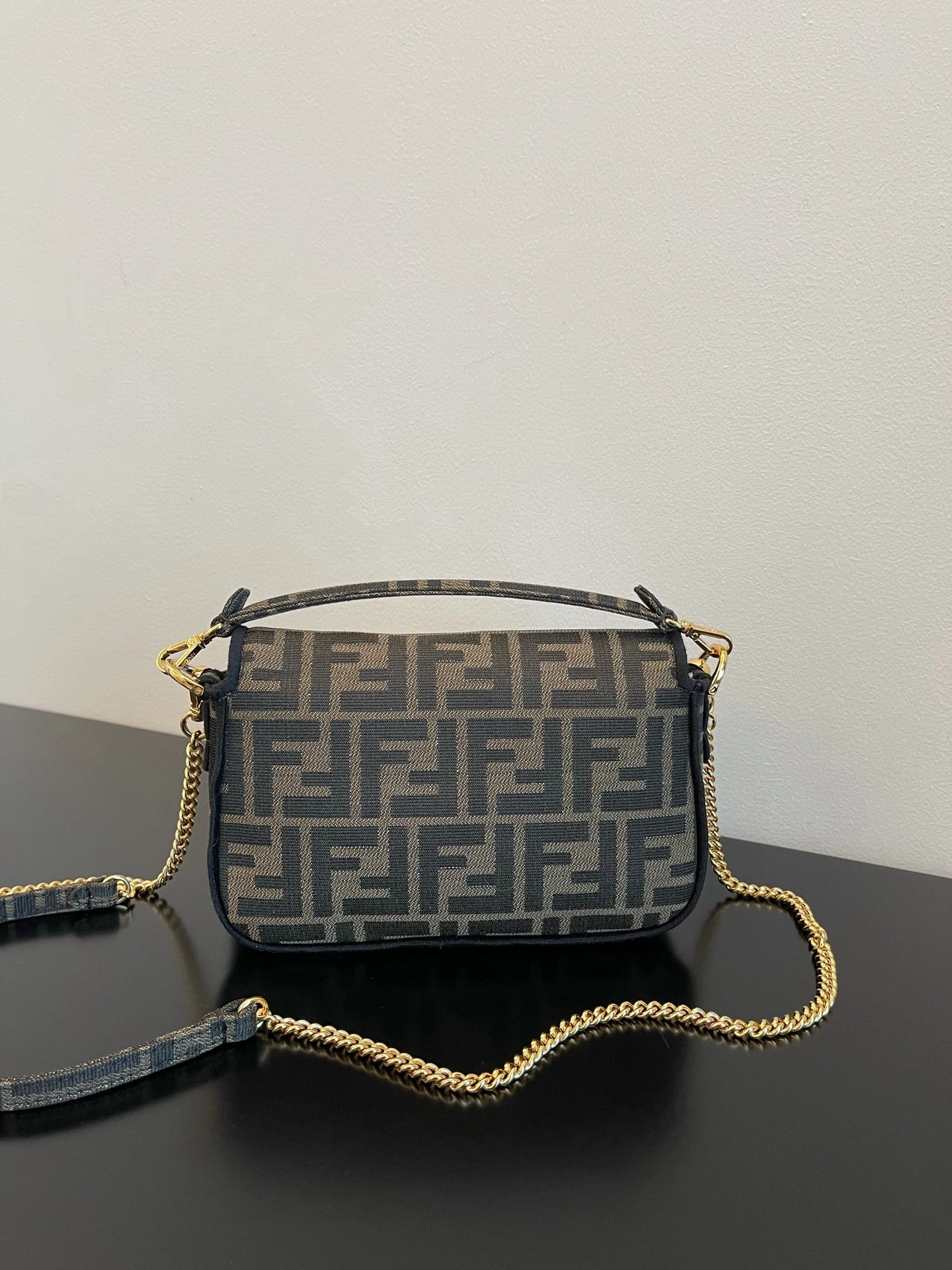 Fendi Satchel Bags Versatile 76783