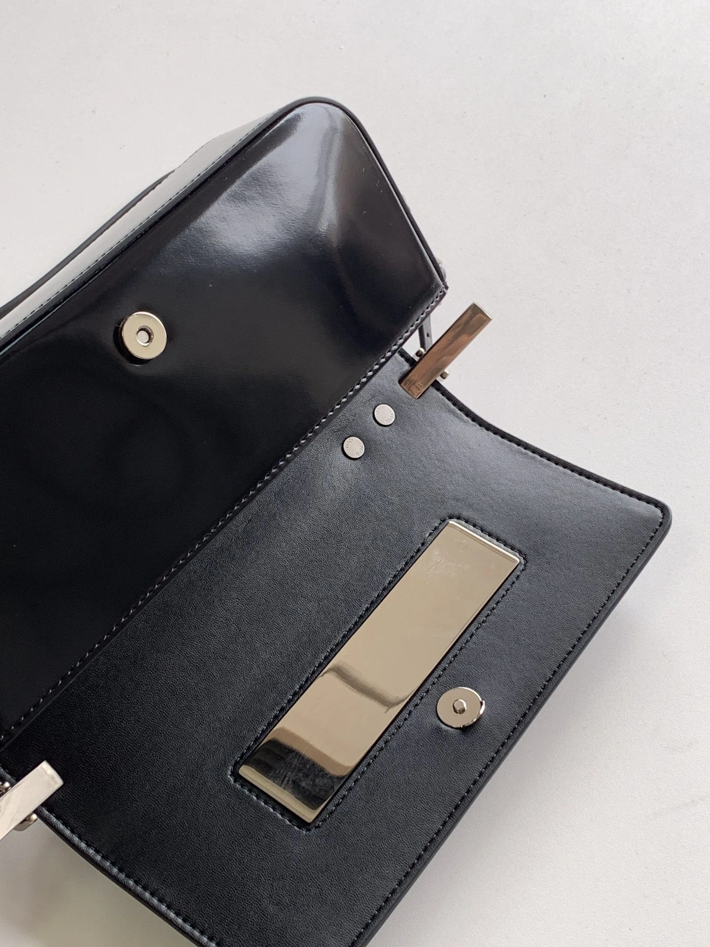 Reliable Fendi Satchel Bags 76773