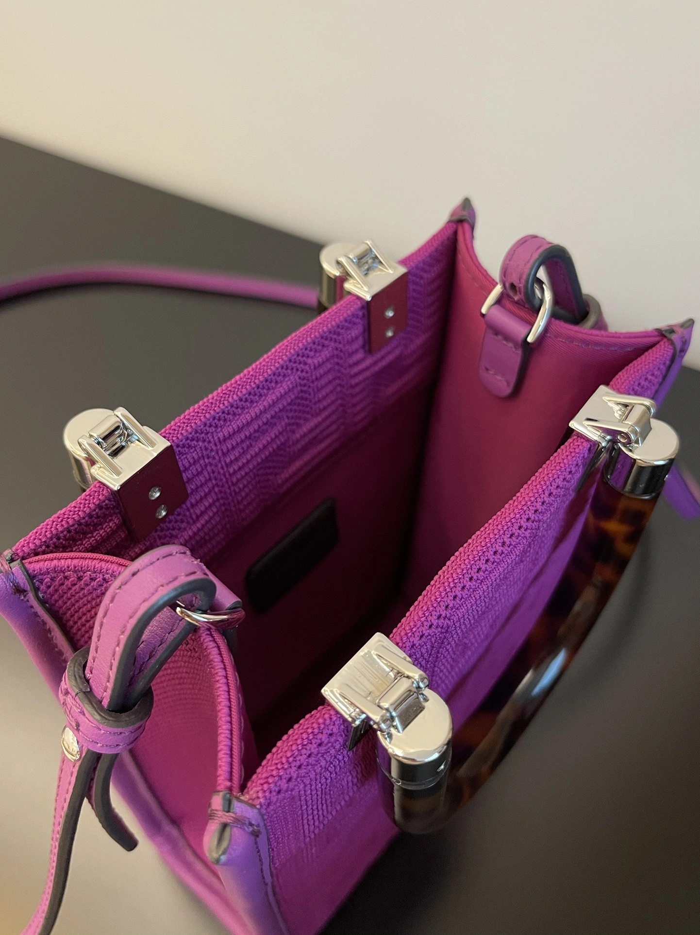 Unisex Fendi Satchel Bags 76739