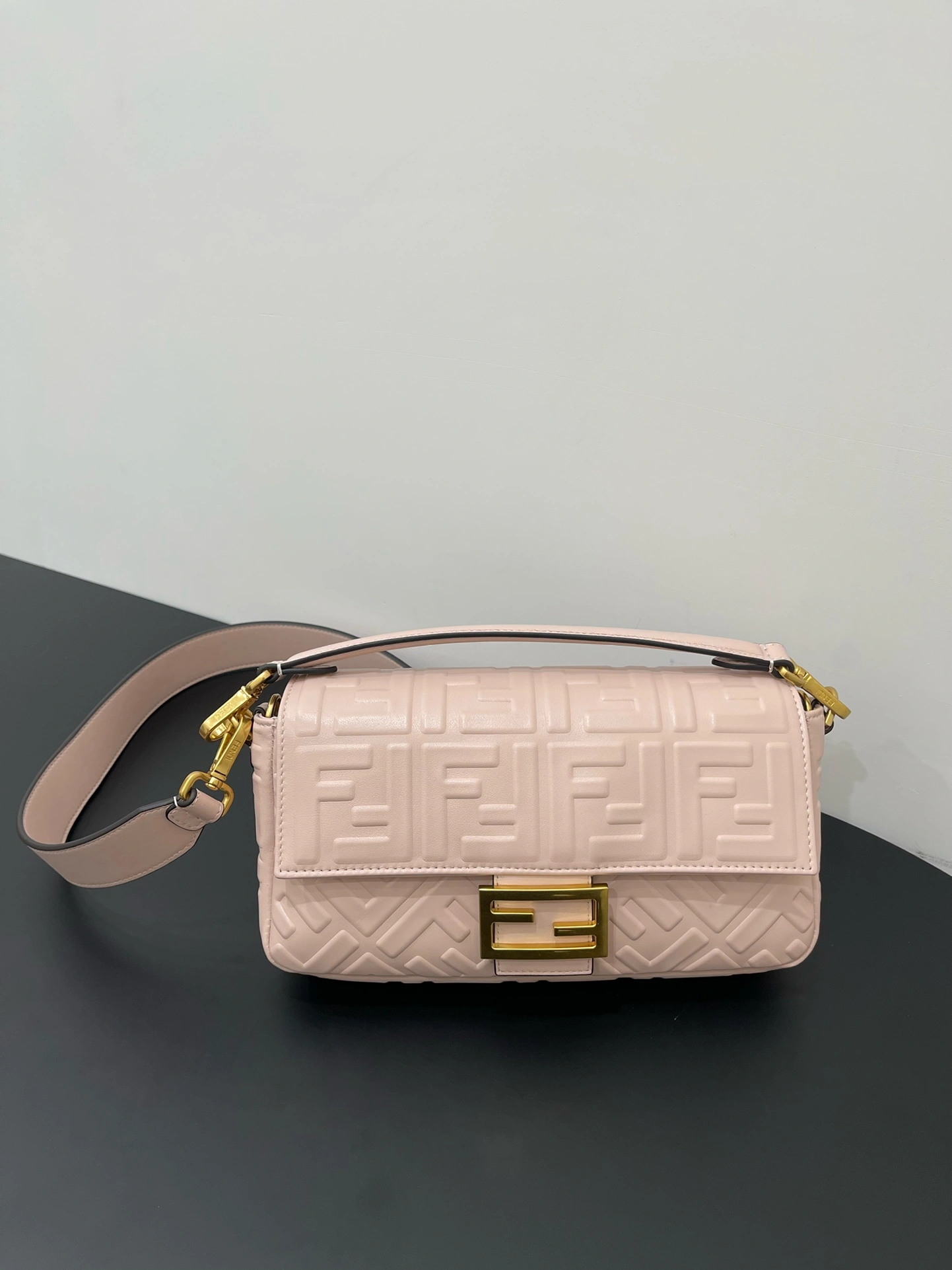 Fendi Satchel Bags Unisex 76740