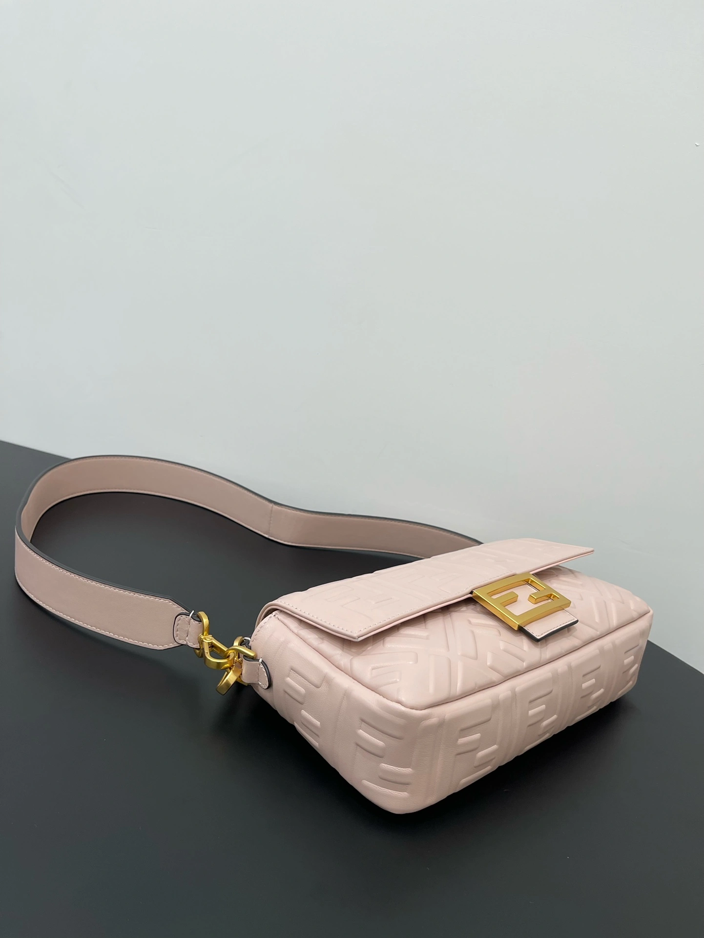 Fendi Satchel Bags Unisex 76740