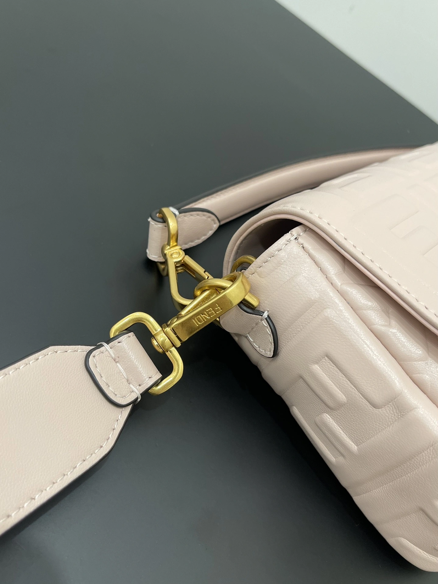 Fendi Satchel Bags Unisex 76740