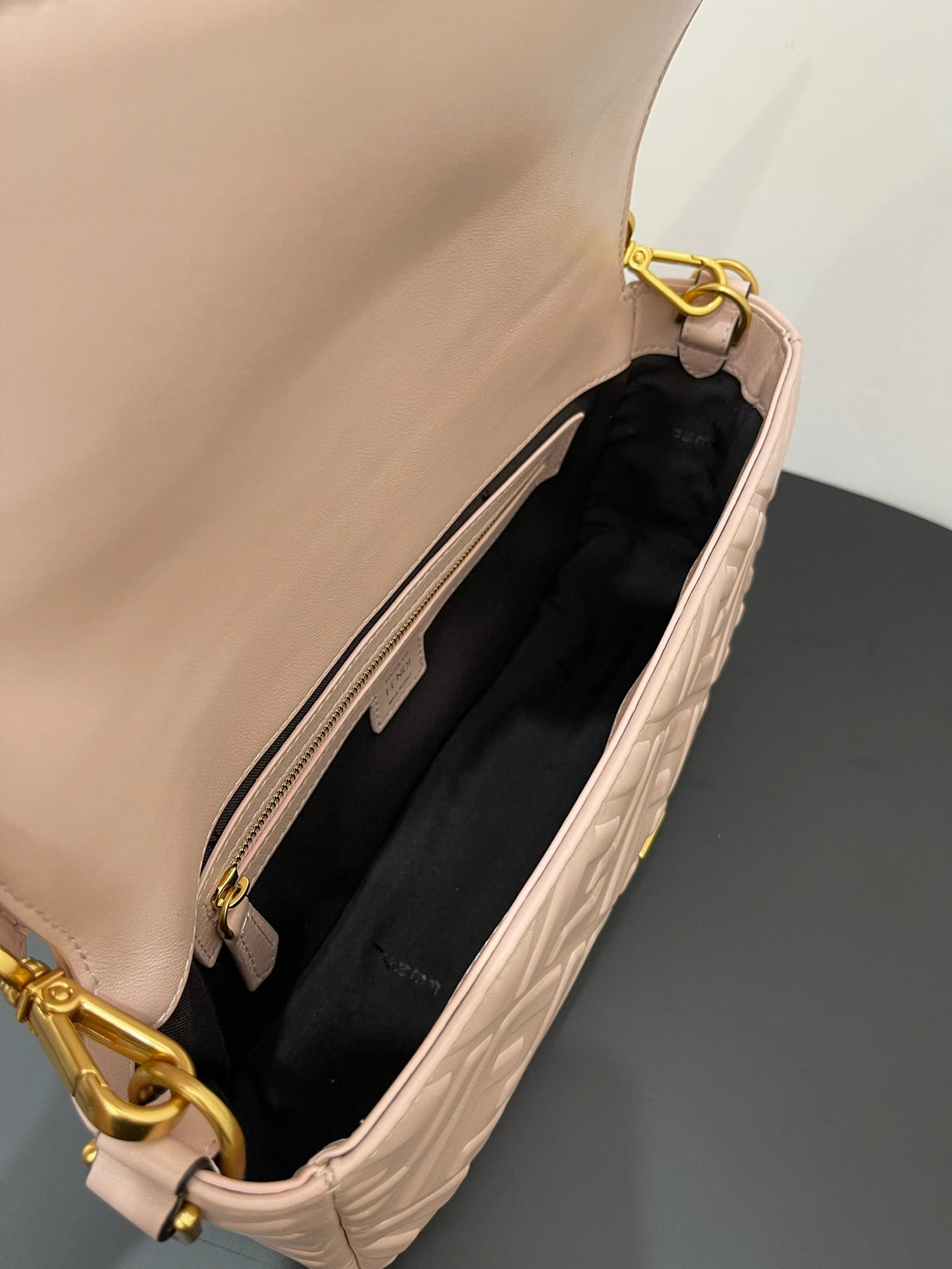 Fendi Satchel Bags Unisex 76740